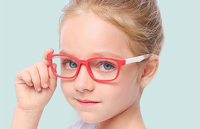 Как приучить ребенка к очкам?